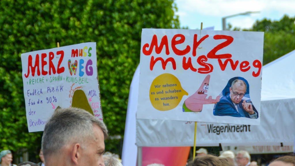 Demontration BSW "WM 2026 - Weg mit Merz" in Dresden am 11.07.2028
