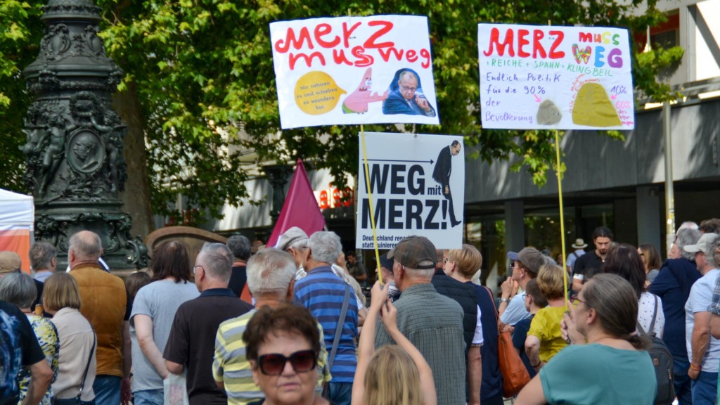 Demontration BSW "WM 2026 - Weg mit Merz" in Dresden am 11.07.2028