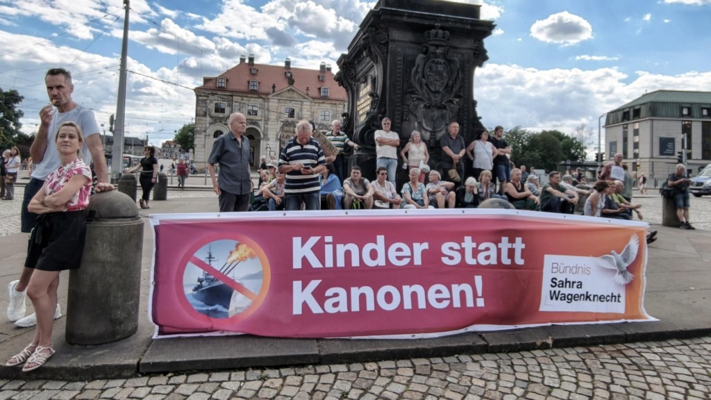 Demontration BSW "WM 2026 - Weg mit Merz" in Dresden am 11.07.2028