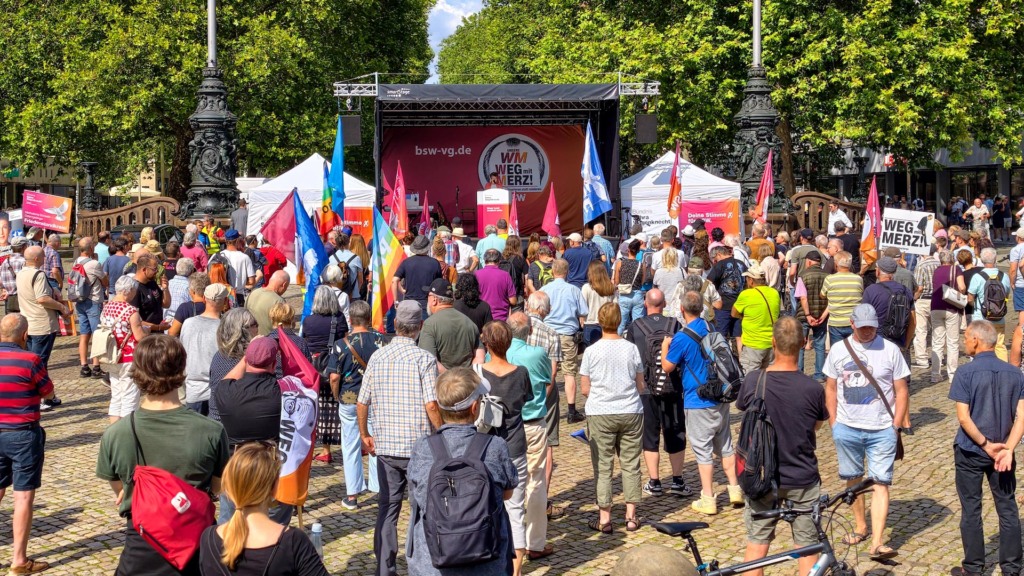 Demontration BSW "WM 2026 - Weg mit Merz" in Dresden am 11.07.2028