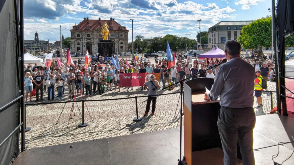 Demontration BSW "WM 2026 - Weg mit Merz" in Dresden am 11.07.2028
