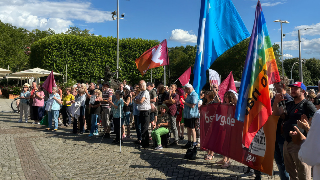BSW Demonstration am Goldenen Reiter