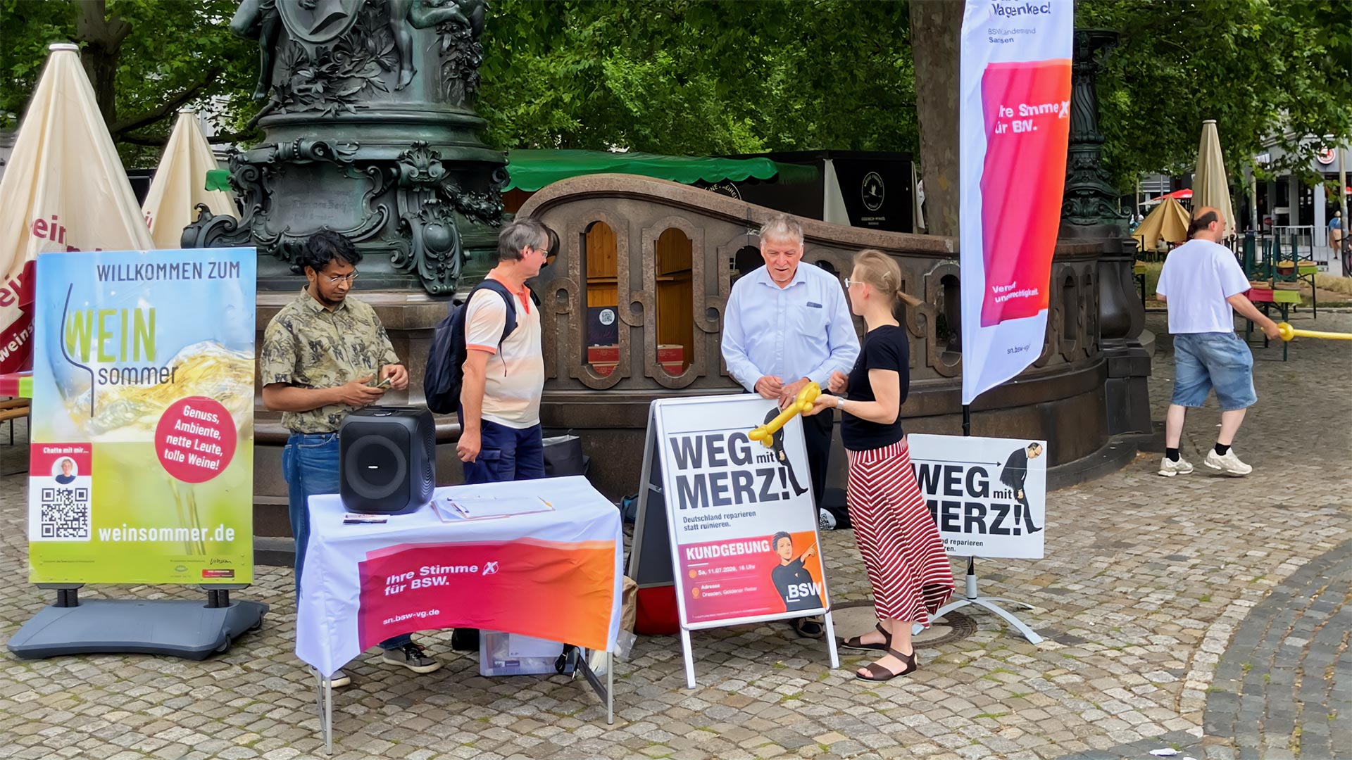 Es ist Fünf vor Zwölf - Aktion des Kreisverbandes Dresden - Weg mit Merz